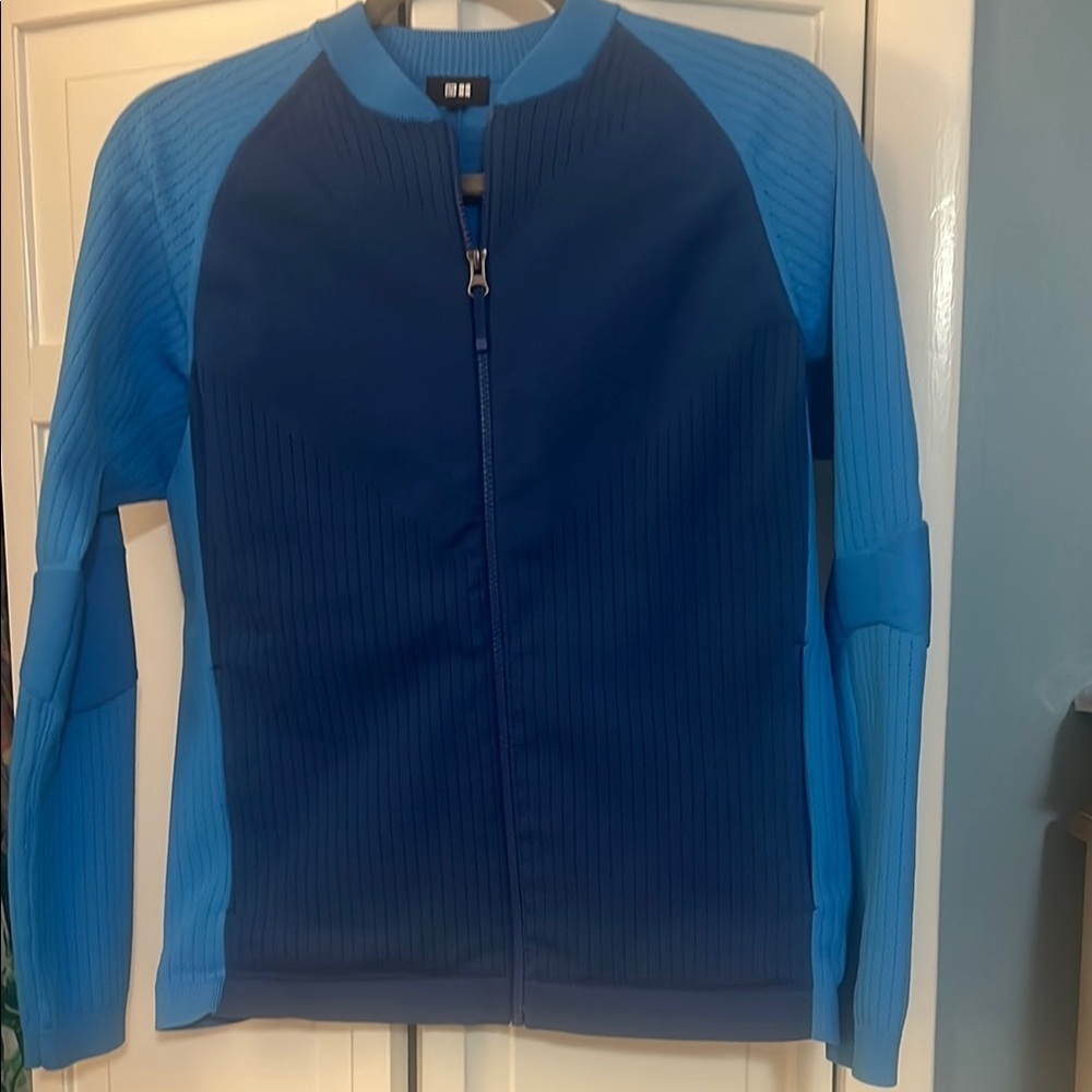 Uniqlo women’s blue Full Zip Long Sleeve Knit Sweater Jacket
Size XS